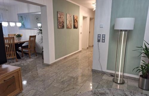 Linden Apartment | Modern & Gemütlich XL