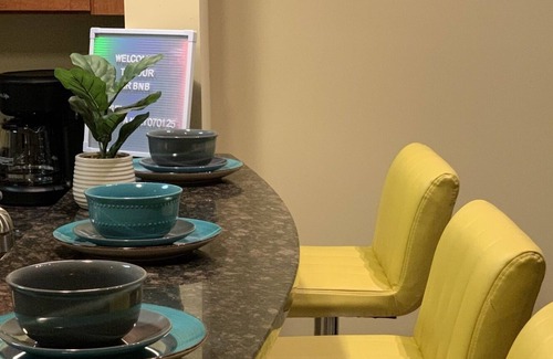 Fentress Apartment | “Modern Gem overlooking “Coffee Shop” 15 mins from Beach