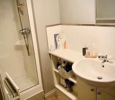 Ripon Apartment | Modern ground floor apartment with free parking very near centre