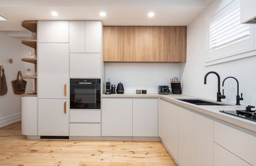 Fitzroy House | Modern Haven in Vibey Fitzroy Walk to shops