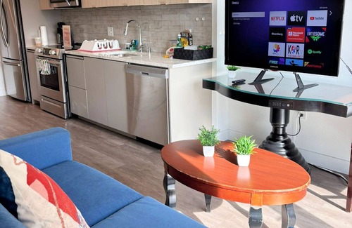 Fairfax District House | Modern 𝓗𝓪𝓿𝓮𝓷 Studio on Spaulding Ave - FREE WIF and PARKING