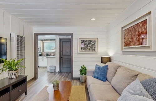 Lakeside Park Cabin | Modern Hideaway with Hot Tub & Firepit | Walk to Beach & Heavenly Village