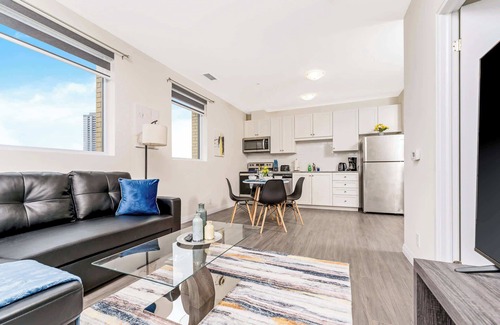 Kitchener Condo | Modern High Rise Condo w Private Patio—Downtown