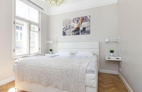 Tatari Apartment | Modern History Apartment