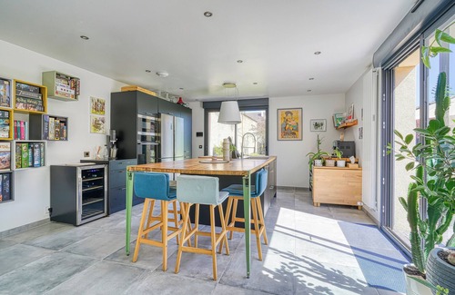 Le Mesnil-Saint-Denis House | Modern house with large private garden. Ideal location for the Olympic Games !