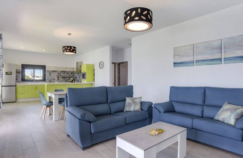 Barrio Nuevo House | Modern Holiday Home 'Casa Toria' with Private Pool, Air Conditioning