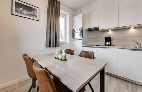 Jabbeke Apartment | Modern holiday apt., 15 min from Bruges & Ostend