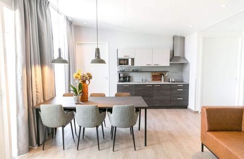 's-Gravenzande House | Modern holiday home with conservatory