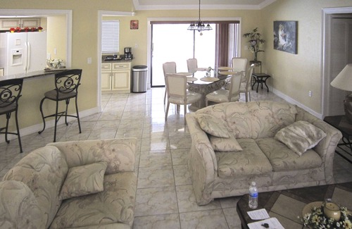 Joel House | Modern holiday home in a quiet location with lots of privacy.