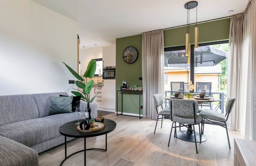 Zutendaal House | Modern holiday home for 4 people in the woods