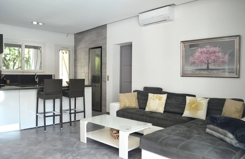Vidauban House | Modern holiday home with private pool and garden