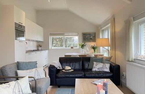 Langweer House | Modern holiday home with large garden overlooking the beach at Langweerder Wielen