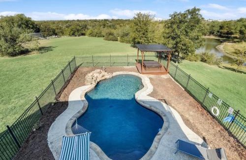 Denton House | Modern Home - 1 Acre Lot w Pool Patios Jacuzzi