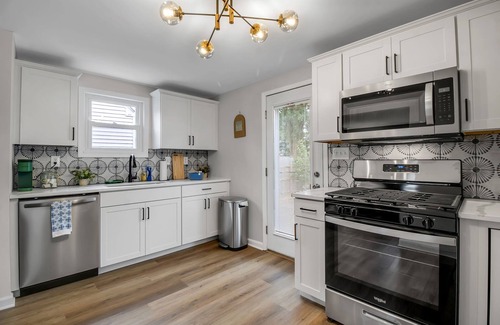 Cheektowaga House | Modern Home 3 Minutes from Airport!