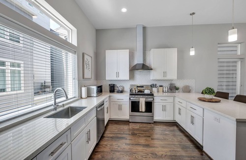 East Downtown Houston House | ✨Modern Home | Downtown Houston | Rooftop Patio ✨