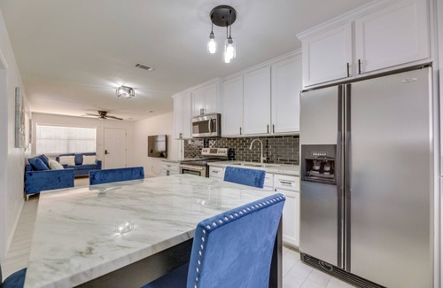 Edinburg House | Modern Home in Edinburg: Half-Mi Walk to UTRGV!