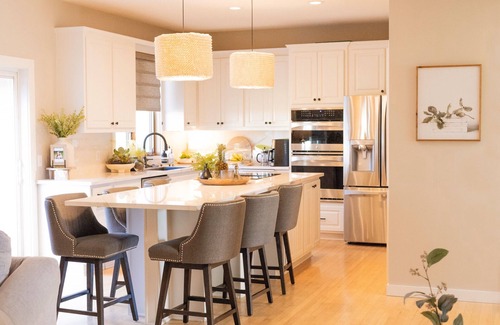 Woodbury House | Modern Home Near Mall of America