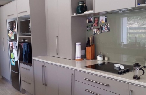 Tauranga House | Modern home near cafe, wetland walkway/cycleway
