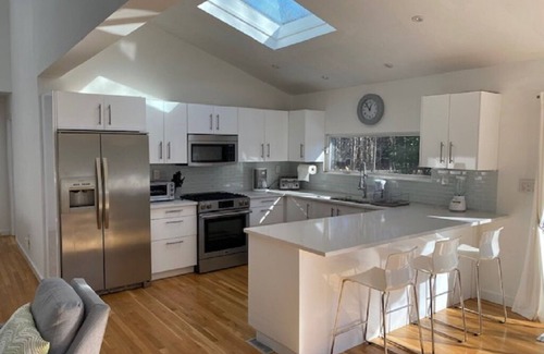 Village of East Hampton House | Modern Home on1.4 acres. 5 min to village
