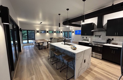 Clearfield House | Modern House at Easy Street on the River- Large sports field and River Access!