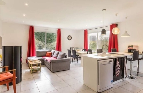 Nozay Cottage | Modern House with Garden, Near Nantes - 3 Bedrooms, Wifi, Baby Equipment, Enclosed Garden