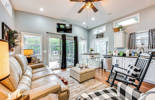 Bainbridge Cottage | Modern Houseboat on Flint River w/Dock!