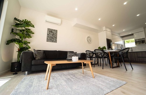 Howick House | Modern Howick Town House | Fibre Wi-Fi & Netflix