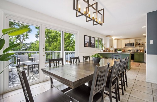 Scenic Heights House | Modern Huge Family Getaway | Fire Pit | 5BD/3BA