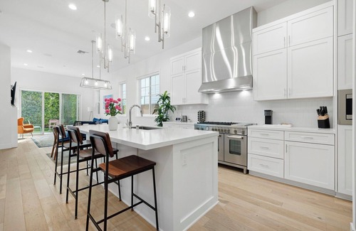 Del Rey House | Modern LA Oasis near Beaches, Culver City, Venice, Sofi, Santa Monica, and LAX
