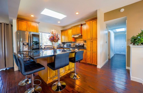 Northeast Bellevue House | Modern Lake Hills Villa, ideal long or shared stay, EV charger