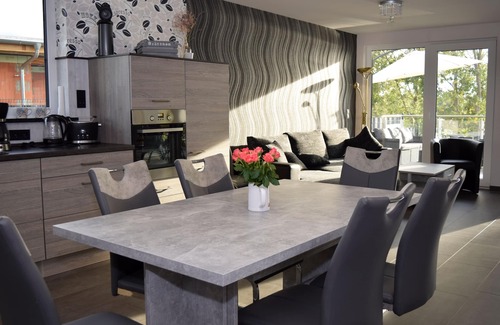 Himmelgarten House | Modern lake house
