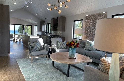 Black Wolf Cottage | Modern Lake house on Lake winnebago