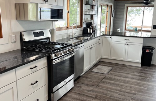 Shawano Cottage | Modern lakefront cottage. 30 minutes from Lambeau Field! Great fishing, swimming