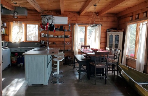 South River Cabin | Modern lakeside Cabin with Family Amentities