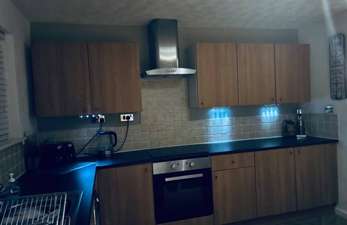 Skelmersdale House | Modern Lancashire stay with private Hot-tub