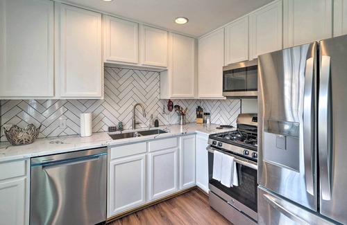Englewood House | Modern Littleton Home w/Yard: Pets Welcome!