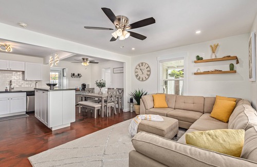Camelback East House | MODERN LIVING! CAMELBACK EAST-BILTMORE HOME
