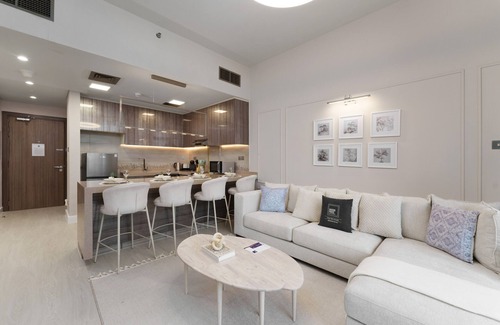 Jumeirah Lake Towers Apartment | Modern Living w/Premium Amenities close to Marina