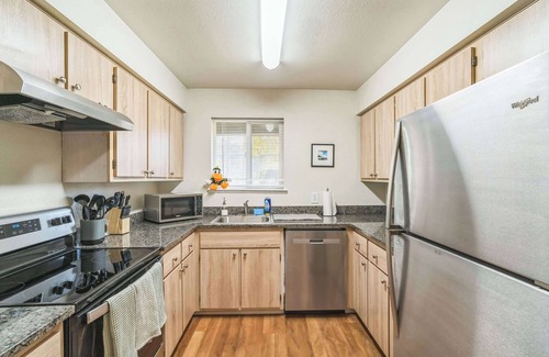 Harlow Apartment | Modern Living with Pool & Clubhouse Amenities