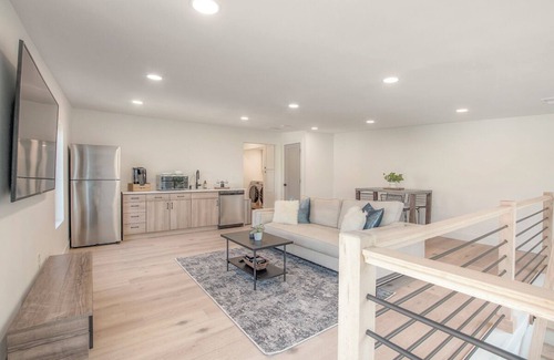 Columbus Park House | Modern Loft in 'Little Italy' - Minutes from Downtown KC