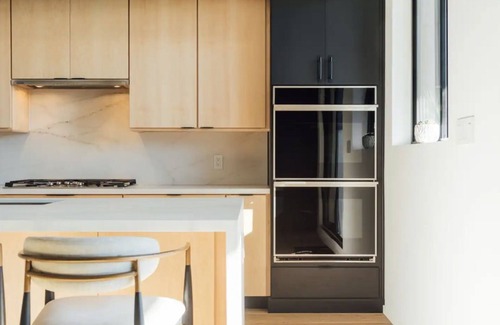 Communipaw House | Modern Lux Penthouse. Rooftop Views of NYC!