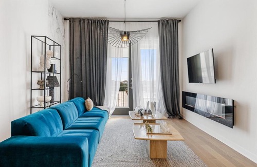 Washington Ave./ Memorial Park Apartment | Modern Lux Stay with City Views