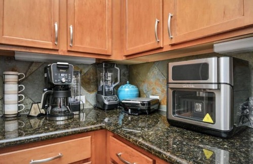 Washington Ave./ Memorial Park House | Modern | Luxe | 3BR/3.5Ba Spacious Home | Walkable