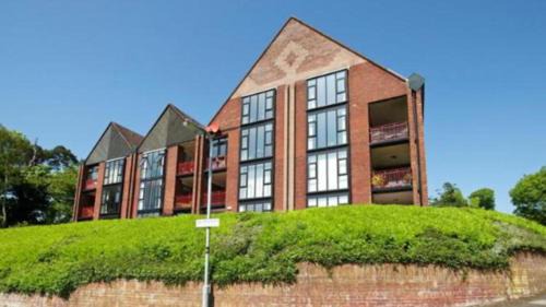Newtownabbey Apartment | Modern Luxurious Apartment w/Patio Balcony & View