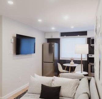 Beacon Hill South - Cardinal Heights Apartment | Modern, Luxurious Apartment near Downtown Ottawa
