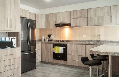 Cali Apartment | Modern Luxurious Apt with Spa near Chipichape