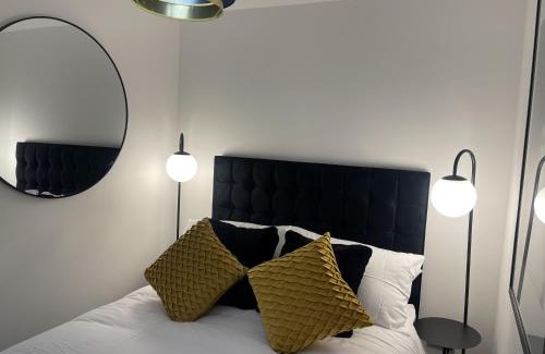 Basildon Apartment | Modern-luxury 1bedroom-EnsuiteBathroom-Garden-Wifi