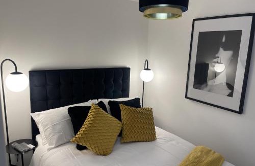 Basildon Apartment | Modern-luxury 1bedroom-EnsuiteBathroom-Garden-Wifi
