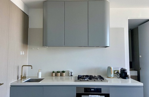 Glen Waverley Apartment | Modern Luxury 2 Bed, 2 Bath Apartment With Free Parking in Central Location