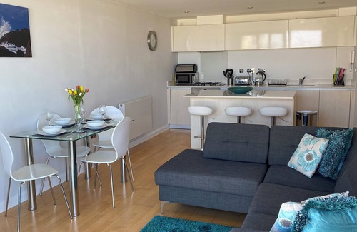 Newquay Apartment | Modern luxury apartment Zinc Headland Road. Only 5 mins walk to Fistral Beach
